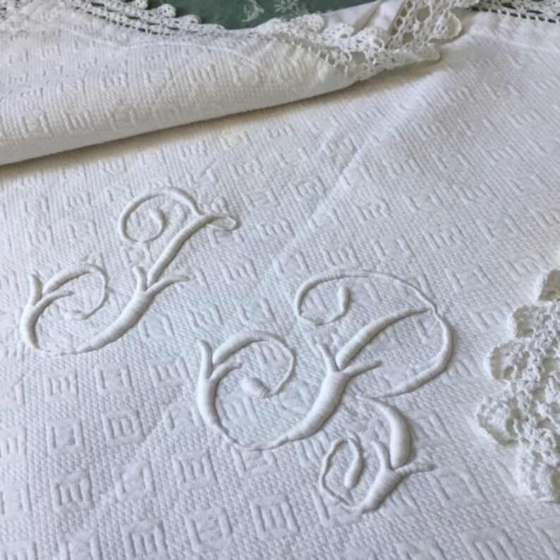 Belle antique Français MARCELLA PILLOWSHAM Taie doreiller COVER Brodé MonOGRAMME J B Bord festonné Fait à la main Dentelle MOP Boutons BouDOIR Lit image 1