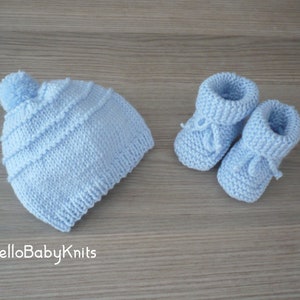 Newborn pom pom hat with booties, Baby pom pom hat, Baby booties, Newborn winter hat, Hand knit baby hat, Baby slippers
