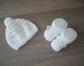 Newborn knit hat with booties, Baby pom pom hat, Newborn boy hat, Baby hat booties set