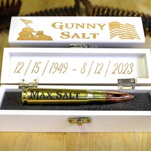 Urna de cremación marina / Caja de urna con bala grabada del Cuerpo de Marines de EE. UU. / Bandera de Iwa Jima hecha a mano, grabada y personalizada, recuerdo de latón