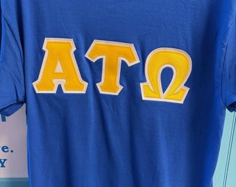 Camisa con letras cosidas Alpha Tau Omega