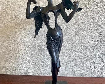 珍しいシュールなブロンズ彫刻「天使」、サルバドール・ダリのサイン
