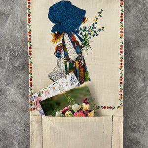 Holly Hobbie Wandbehang zur Aufbewahrung von Postkarten und Briefen Original Wanddeko Mid Century Modern Design