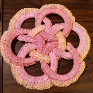 Interlocking ring decoration/silicon trivet
