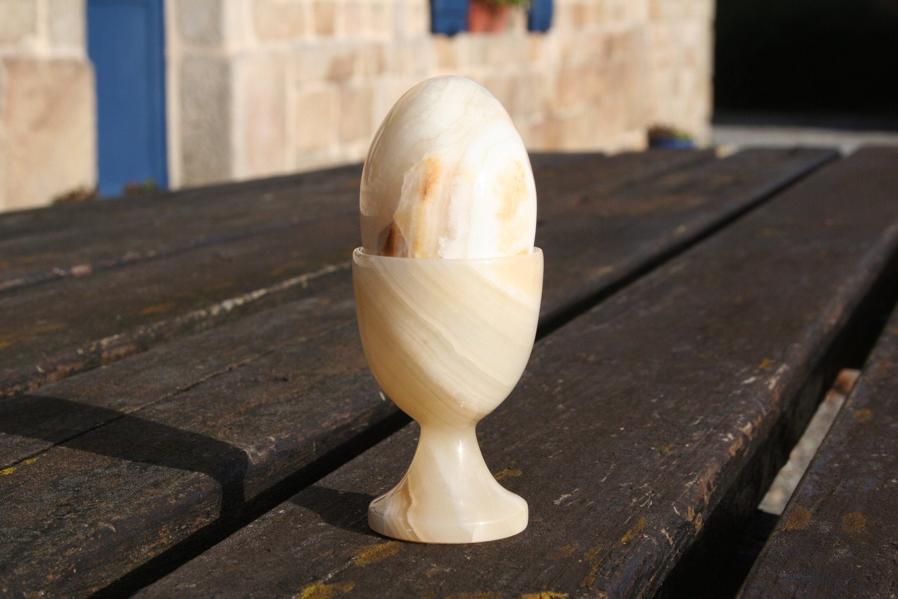 Onyx Egg in Eggcup, Crystal, Gemstone, Oeuf Onyx avec Coquetier, Pierre Semi-Précieuse, Mineral