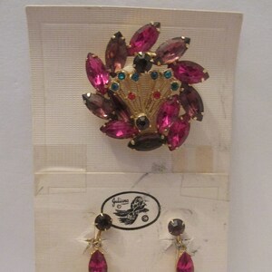 Splendida Juliana Vintage nuovo di zecca su carte originali spilla di strass colorati e orecchini Set
