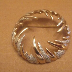 Vintage Sara Coventry Signed Silver Tone and Gold Tone Open Circle Pin