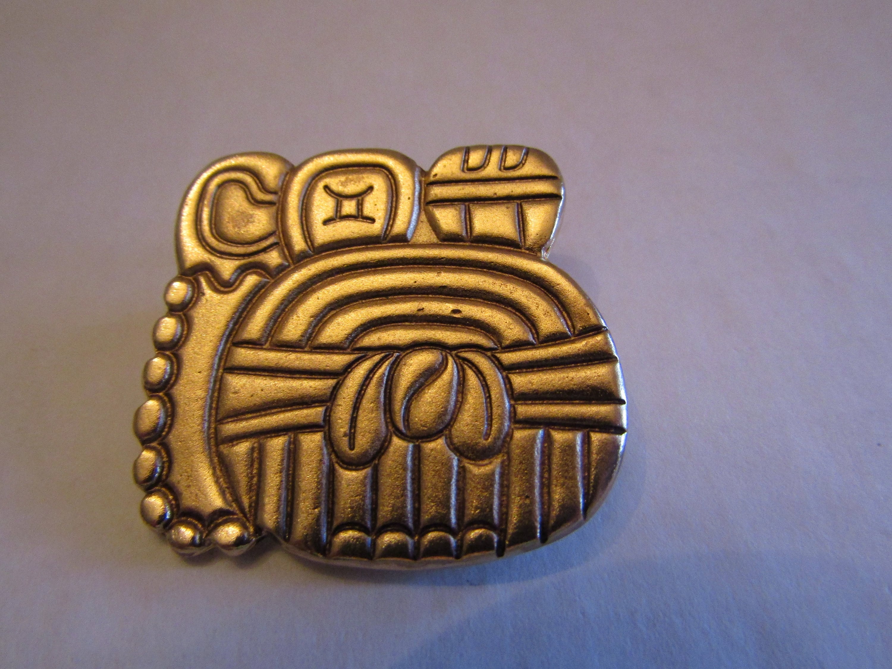 大人 可愛い 服  Gorgeous Signed UM Museum Replica Brushed Gold Tone アクセサリー