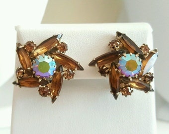 Vintage Signed Weiss Amber Brown Topaz Rhinestone Flower Earrings Clip On Backs