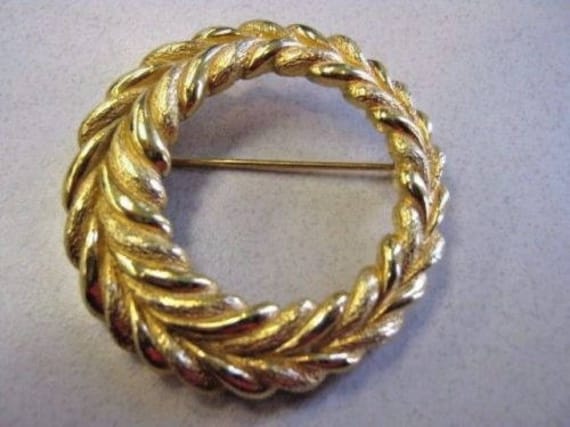 BOUCHER ヴィンテージ　ブローチ Vintage Boucher Bow Brooch - Etsy 日本