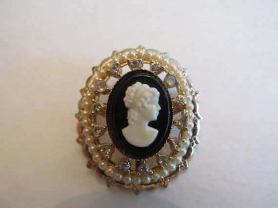 Vintage Signed Coro Cameo Faux Pearl & Rhinestone… - image 1