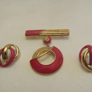Vintage Signed Trifari Enamel Pink & Gold Tone Dangling Pin and Pierced Earrings Set