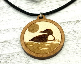 Colgante de madera de somorgujo
