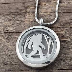 Bigfoot Woods, Sasquatch Glas Medaillon