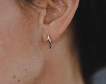 Leya Earrings, Small Leaf Earrings, Organic Shape Earrings, Tiny Silver Studs, Small Stud Earrings, Minimalist Silver Earrings, Sterling 925
