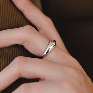 Georgia Ring, Sterling Silver Ring, Minimalist Dome Ring, Domed Band Ring, Curve Ring, Dainty Minimalist Ring, Delicate Ring, Organic Shape