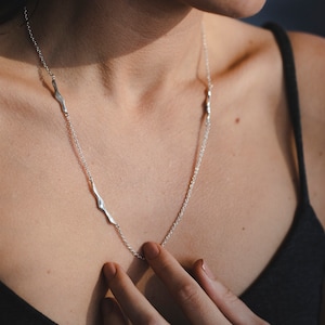 Breeze Necklace, Sterling Silver Necklace, Minimalist Silver Necklace, Dainty Necklace, Geometric Silver Necklace, Organic Shape Necklace