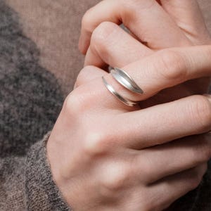 Daphne öppen ring, Sterling Silver 925, Öppen Silverring, Lövsilverring, Modern Justerbar Ring, Organisk Ring, Minimalistisk Ring, Delikat