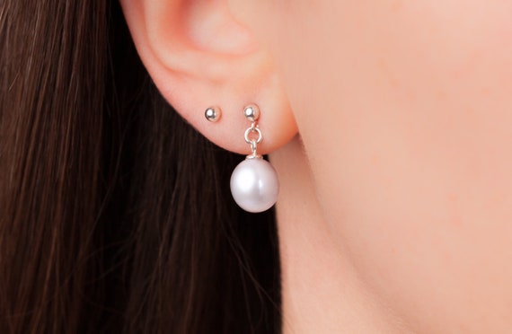 SHANNON gray pearl dangle earrings - Carrie Whelan Designs