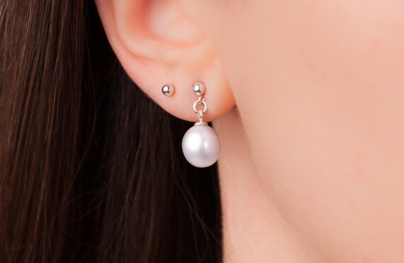 SHANNON gray pearl dangle earrings - Carrie Whelan Designs