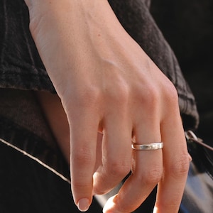 Olivia-ring, sterlingzilveren ring, geometrische zilveren ring, gewone ring, zilveren trouwring, eenvoudige trouwring, minimalistische zilveren ring, 925
