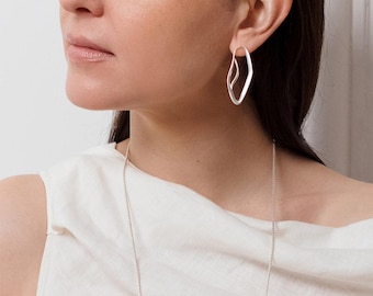 Ida Örhängen, Organiska Hoops, Skulpturala Örhängen, Stora Matta Örhängen, Skulpturala Statement Hoops, Djärva Asymmetriska Örhängen, Abstrakta Hoops