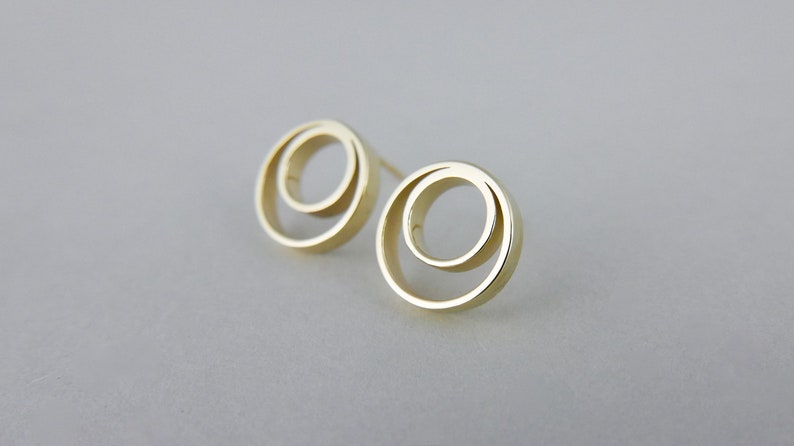 585 Gold Studs, Minimalist 14K Gold Earrings, Geometric Earrings, Solid Gold Earrings, Round Earrings, Circle Earrings, Open Circle Stud imagem 6