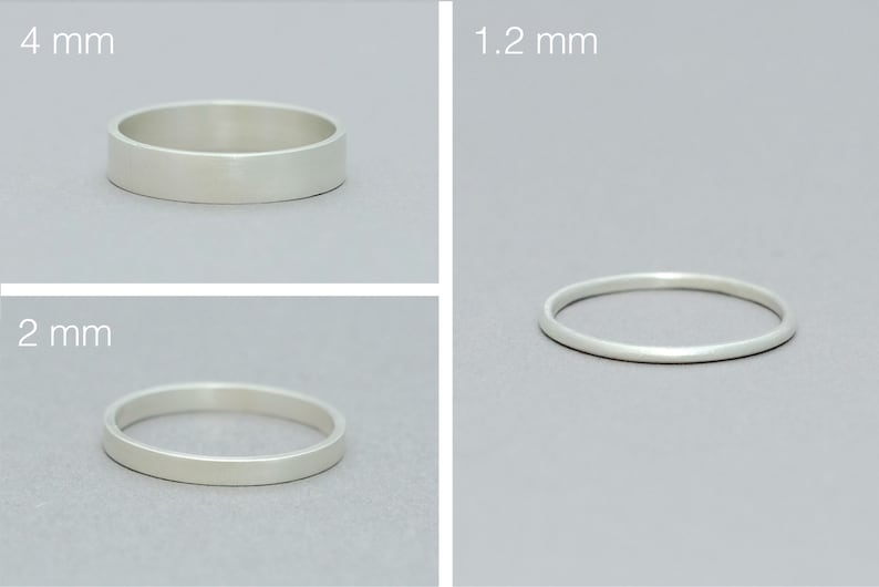 Op de afbeelding: Vier zilveren ringen in verschillende breedtes, gemeten in 1,2 mm, 2 mm en 4 mm.