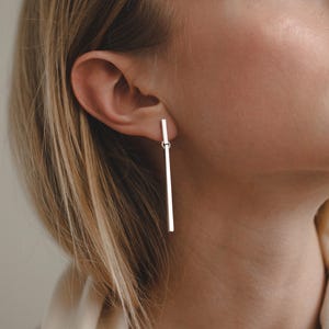 Linea Örhängen, Dingla örhängen i sterlingsilver, Långa silverörhängen, Stånghängande örhängen, Stångörhängen, Pinneörhängen, Långa Stångörhängen, 925