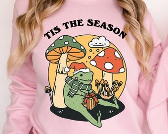 Festive Frog Sweatshirt, Cottagecore Christmas Jumper, Cute Mushroom Outfit, Cosy Oversize Hoody, Toad Xmas Sweater, Retro Fashion, UNISEX