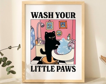 Può includere: Un gatto nero con il petto bianco sta facendo il bagno in una vasca da bagno bianca con schiuma di sapone blu. Il gatto è in un bagno rosa con un pavimento in piastrelle rosa. Il testo "WASH YOUR LITTLE PAWS" è in basso nell'immagine.