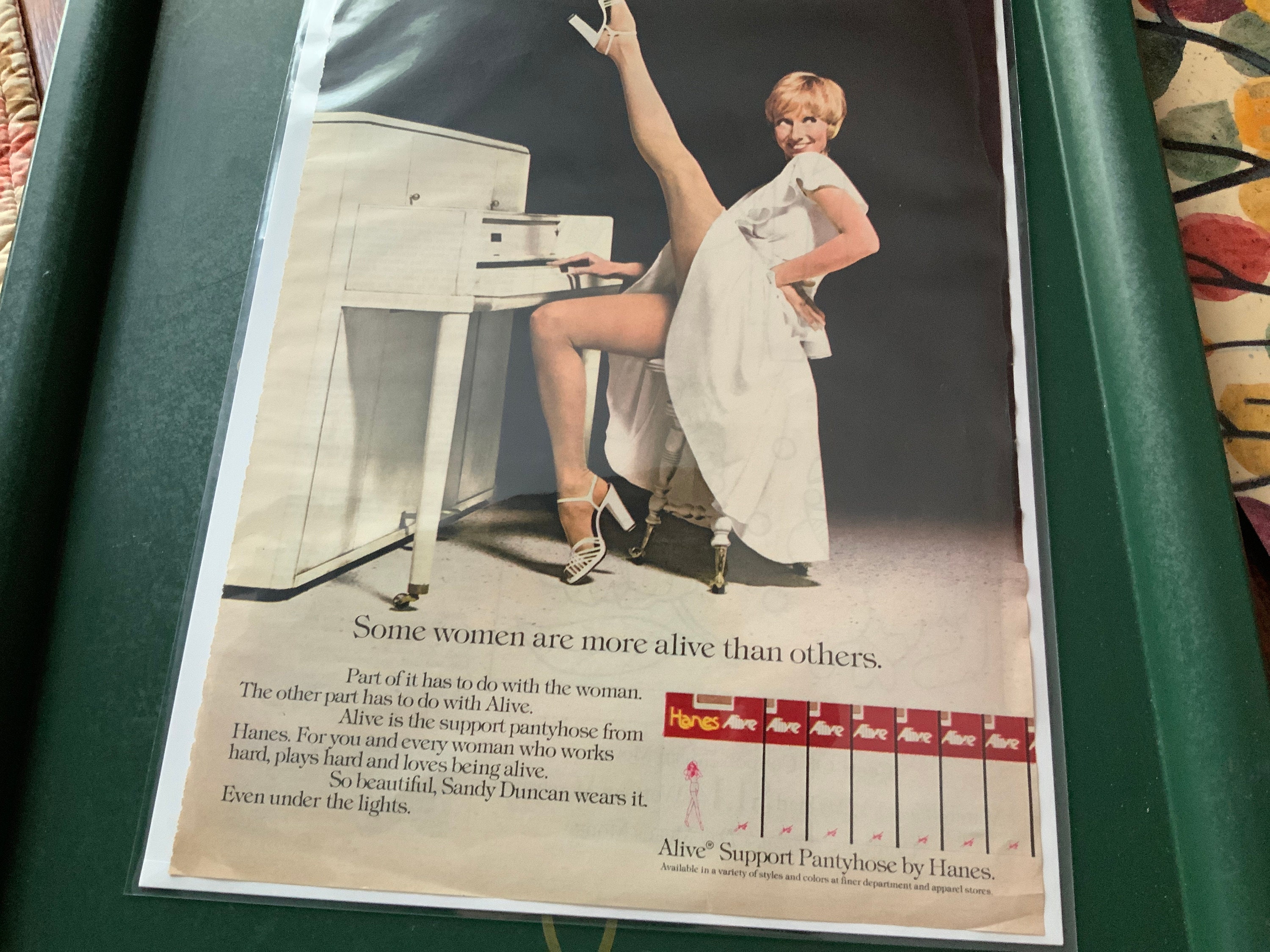 Sandy Duncan for Alive Support Pantyhose by Hanes Original 1976  Advertisement Some Minor Wear, See Photos Woman With Piano /hosiery Art -   Singapore