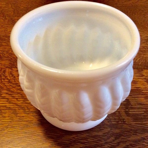 Randall Feather- Leaf Milkglass Vintage Planter // Wedding Centerpiece // Fall Decor // Cottage Decor