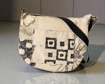 Summer /spring fabric handbag fun block print / two outside pockets /. zipper closure