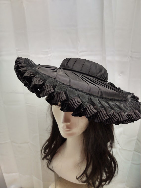 Vintage platter hat Luetta Model for the Fashionab