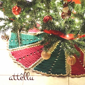 Handmade Crochet Christmas Tree Skirt: Burgundy & Green Rustic Decor
