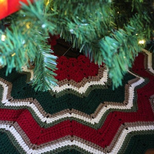 Falda de árbol de Navidad de ganchillo estilo ondulado en magníficos colores vintage 2 tamaños Adornos de árbol de decoración de casa de vacaciones, gran regalo de Navidad imagen 2