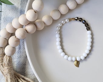 The Adelyn Agate & Pearl Stretch Stacking Bracelet - Water and Tarnish Resistant