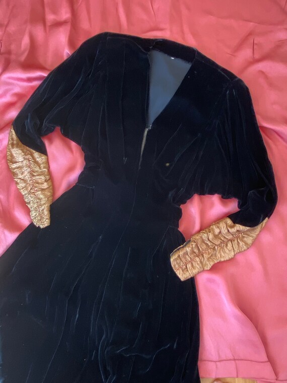 1940s black velvet hostess gown with gold lamé sle