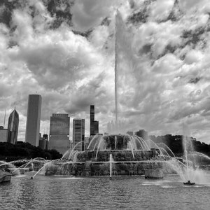 Chicago Photography, Buckingham Fountain, Chicago Skyline, Grant Park Prints, Black and White Photo, Chicago Black and White, Chicago Prints