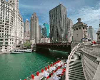 Foto de Chicago, arte de Chicago Riverwalk, impresión del río Chicago, edificio Wrigley, fotografía de Chicago, arte de pared de Chicago, impresiones de Chicago, regalo de Chicago