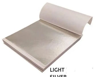Può includere: Un foglio di foglia d'argento chiaro, piegato a metà, con le parole "LIGHT SILVER" stampate in basso a destra.
