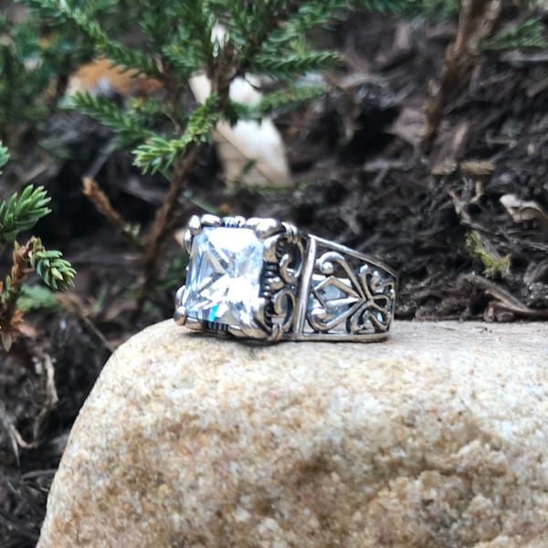 R0981.  Uptown Cubic Zirconia Filigree Square Sterling Silver Ring by Silpada Designs. Vintage. Retired.