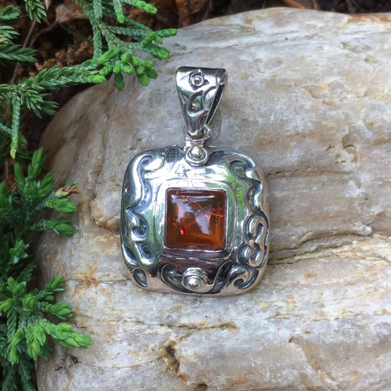 S0908. Amber Scroll Design Charm Pendant by Silpa… - image 4
