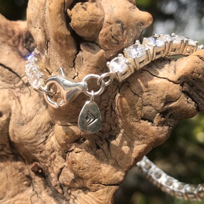 Retired B2295 Vintage 7.5 length Tennis Bracelet Time to Shine Cubic Zirconian Bracelet with Lobster Clasp By Silpada Designs