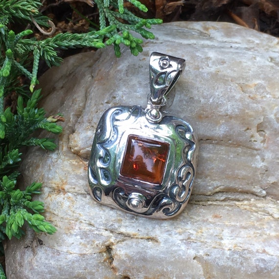 S0908. Amber Scroll Design Charm Pendant by Silpa… - image 1