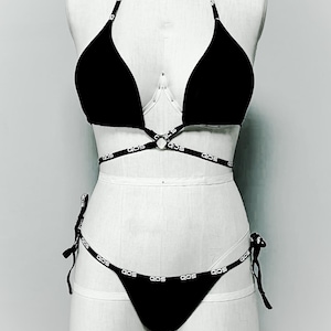 QOS ICONIC BRAND String Bikini