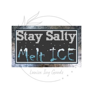 Op de afbeelding: Een kruissteekontwerp op een donkere achtergrond met de woorden "Stay Salty Melt ICE" in wit en blauw. Het ontwerp is omlijst met een getextureerde rand en bevat de tekst "Louise Ivy Goods".