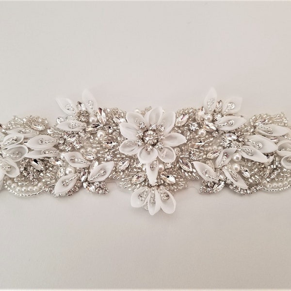 Ceinture de ceinture de mariage de 23 1/2 « de long, ceinture de ceinture de mariée - vintage Clear Crystal Fabric Flower Pearl Wedding Sash Belt = 23 1/2 pouces de long trim