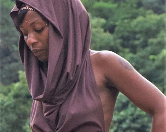 Top con capucha Cacao Devi: Top cruzado sin espalda, prenda para festivales, viscosa ecológica sostenible y elástica.